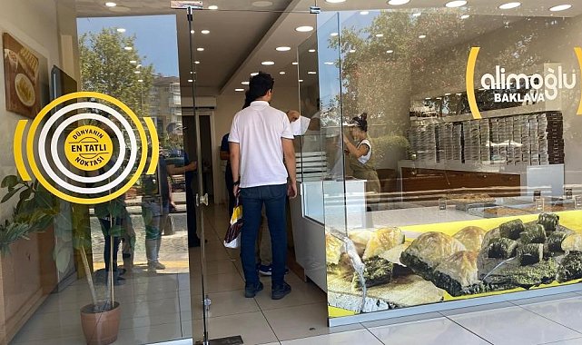 Fare görüntüleri ile gündeme gelen baklavacının ürünlerine el konuldu