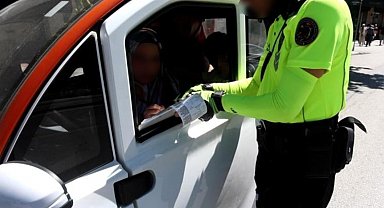 Fazla yolcu taşıyan sürücüden polise '3 çocuk 1 kişi yapar' savunması