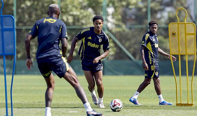 Fenerbahçe, günün ilk antrenmanını tamamladı