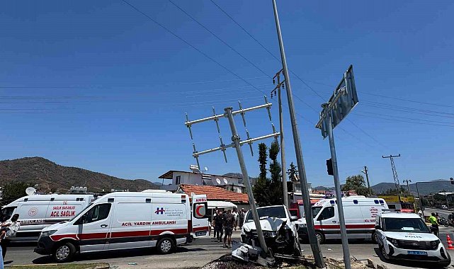 Fethiye'de trafik kazasında 11 kişi yaralandı