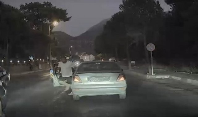 Fethiye'de trafikteki gerginlik araç kamerasına yansıdı