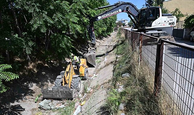 Fevzi Çakmak Mahallesi'nde sulama kanalları temizlendi