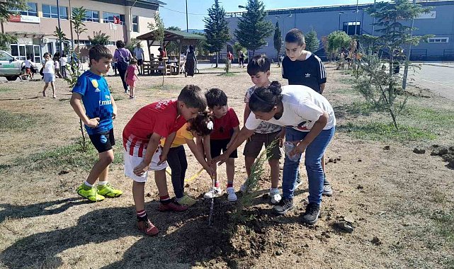 Fidanlar toprakla buluştu can suyu verildi