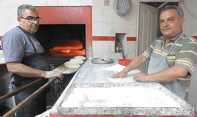 Fırın çalışanlarının sıcak havadaki zorlu mesaisi