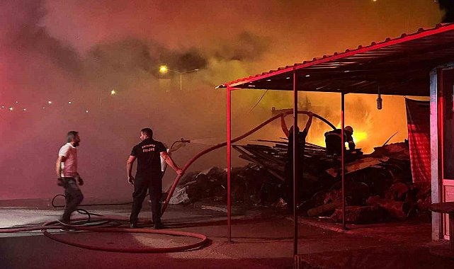 Fırındaki odunlar alev aldı