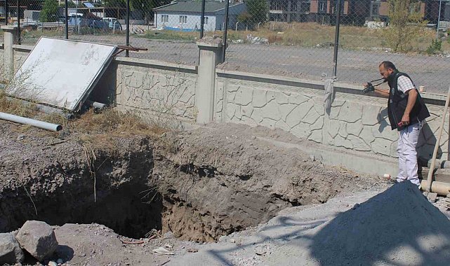 Foseptik inşaatında üzerine taş düşen işçi yaralandı