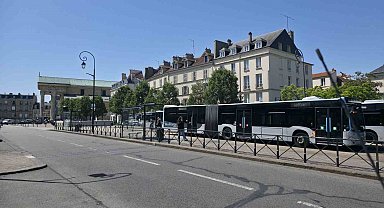 Fransa'da kamusal alanlarda sigara yasağı yürürlüğe girdi