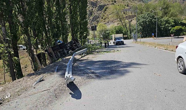 Freni boşalan kamyon uçuruma yuvarlandı: 1 ölü