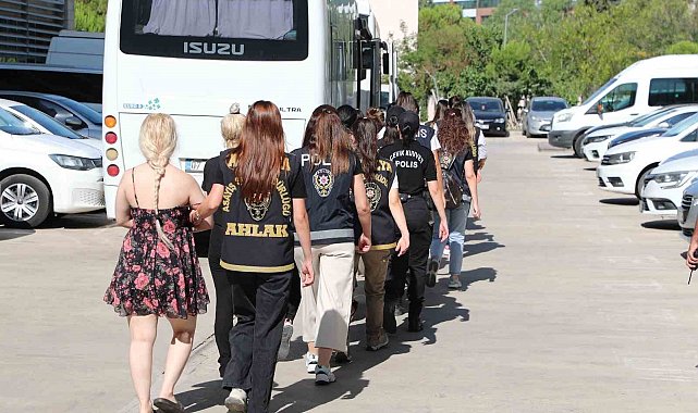 Fuhuş bahanesiyle çağırdıkları kişileri gasp ettiler