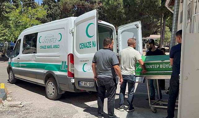 Gaziantep'te tır traktöre çarptı: 1 ölü, 1 yaralı