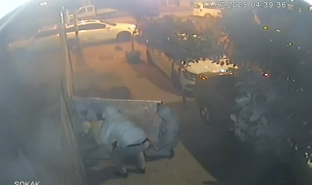 Gaziosmanpaşa'da kuyumcudan 3 kilogram altını böyle çaldılar: Beyaz örtüyle kamufle olmaya çalıştılar