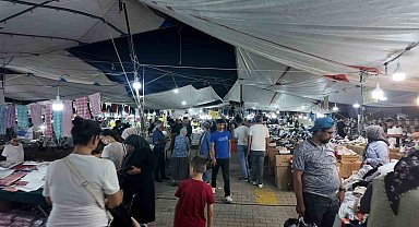 Gediz Tarhana Festivali'nde Kıyafet Pazarı yoğun ilgi görüyor