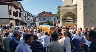 Genç öğretmen memleketi Safranbolu'da toprağa verildi