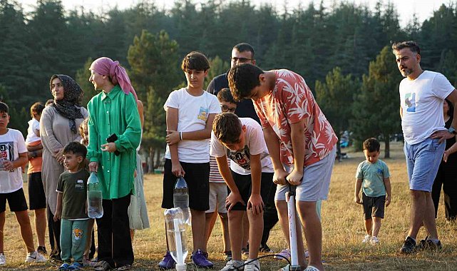 Gençler Başkonuş'ta gökyüzünü keşfe çıktı