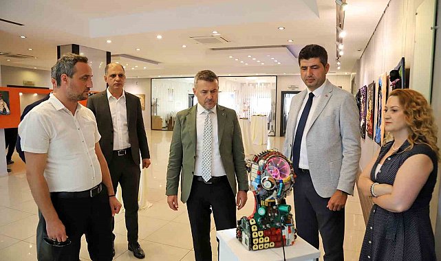 Geri dönüşüm ve sanat el ele verdi: Atıktan Sanata Sergisi açıldı