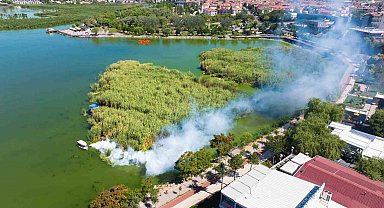 Gölbaşı Belediyesi'nden Mogan Gölü'nde müsilaj temizliği ve ilaçlama