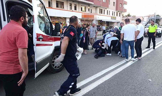 Gümüşhane'de koşarak karşıya geçen yaşlı kadına kamyonet çarptı