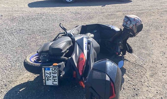 Hafif ticari araç ile çarpışan motosikletin sürücüsü yaralandı