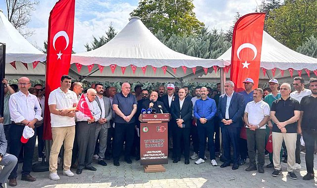 HAK-İŞ'ten 15 Temmuz Şehitliği'ne ziyaret