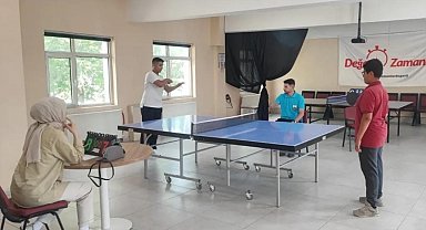 Hamur'da masa tenisi turnuvası yapıldı