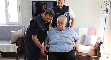 Hatay Büyükşehir Belediyesi'nden 2 engelli vatandaşa tekerlekli sandalye desteği