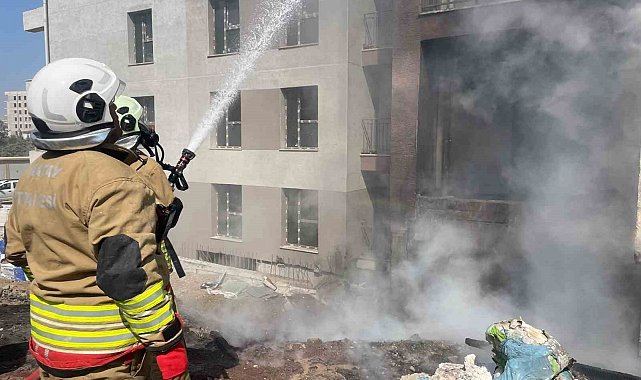 Hatay'da şantiye yangını büyümeden söndürüldü