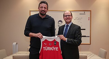 Hidayet Türkoğlu: "FIBA pencereleri sayesinde taraftarlar milli takımlarını yılda birkaç kez canlı izleyebiliyor"