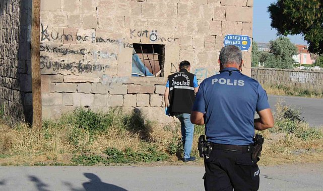 Husumetli iki grup arasında bıçaklı kavga: 1'i ağır 4 yaralı