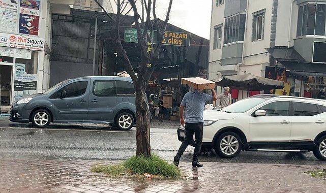 Iğdır'da kavurucu sıcakların ardından sağanak yağış etkili oldu