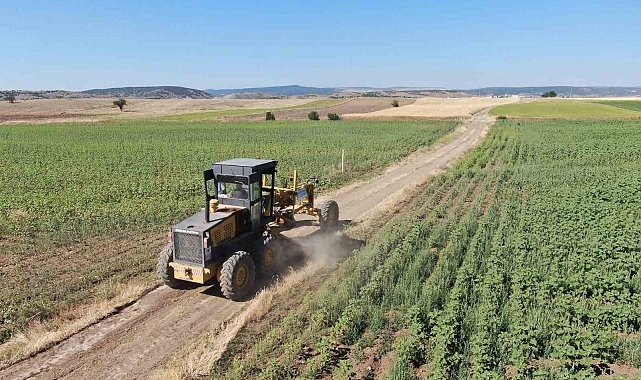 İnönü'de hasat öncesi tarla yollarında çalışma devam ediyor