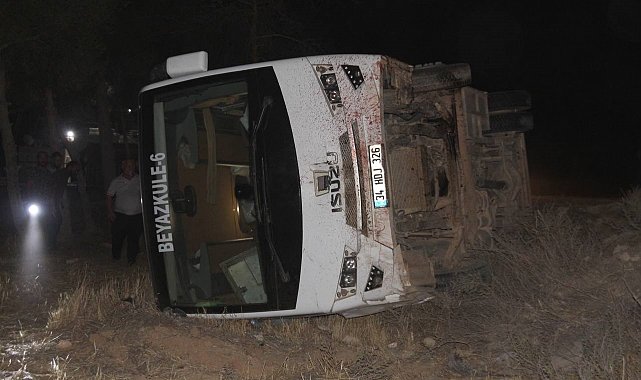 İşçileri taşıyan otobüs eşeğe çarparak devrildi: 15 yaralı