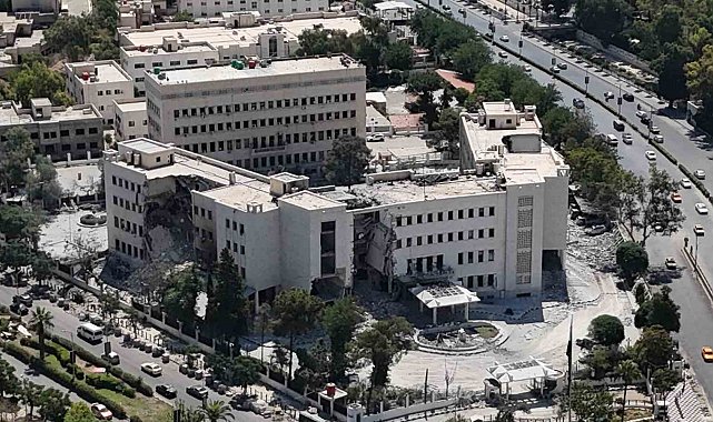 İsrail'in vurduğu Suriye Genelkurmay Başkanlığındaki hasar görüntülendi