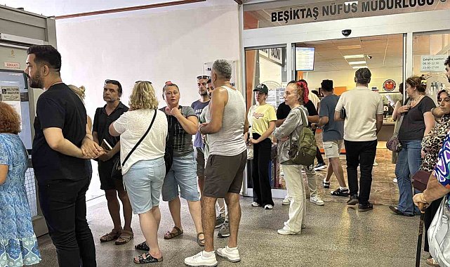 İstanbul'da ehliyet yenilemede son gün telaşı, vatandaşlar yoğunluk oluşturdu