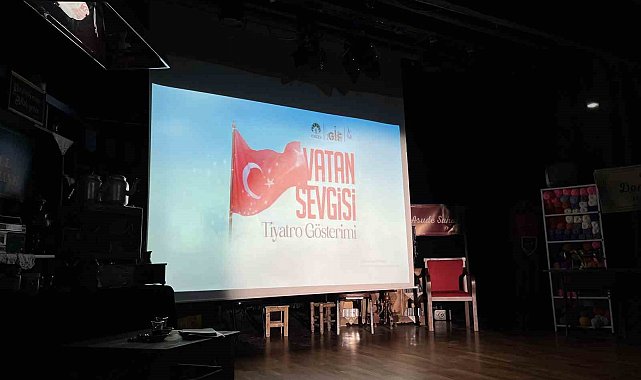 İstanbul'da TÜRGEV'in "Vatan Sevgisi" tiyatro oyunu izleyiciyle buluştu