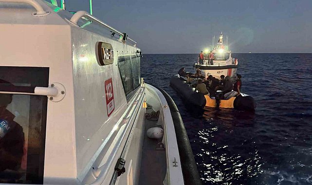İzmir açıklarında 89 göçmen yakalandı