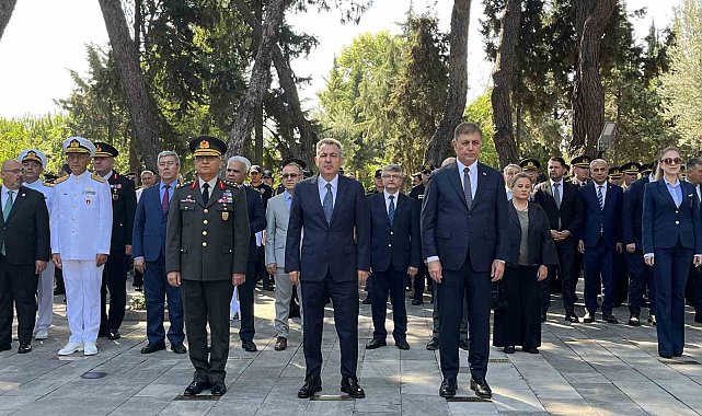 İzmir'de 15 Temmuz şehitleri dualarla anıldı