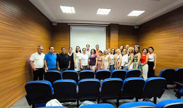 İzmir'de eğitim çalışanlarına 'İletişim ve Stres Yönetimi' kursu