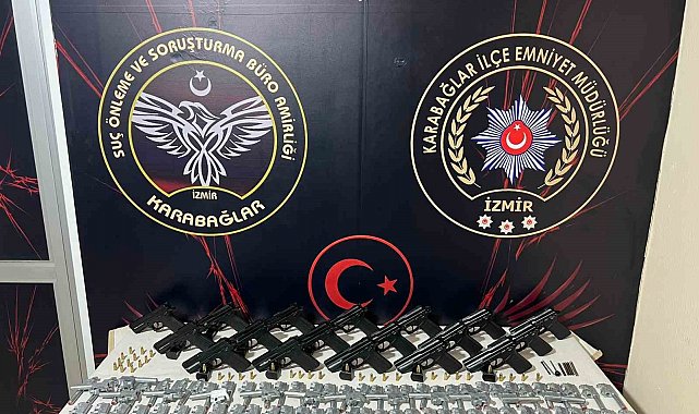 İzmir'de silah ticareti operasyonu: Gizli bölmelerde ele geçirildi