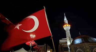 İzmir'de tüm camilerden aynı anda sela sesi yükseldi
