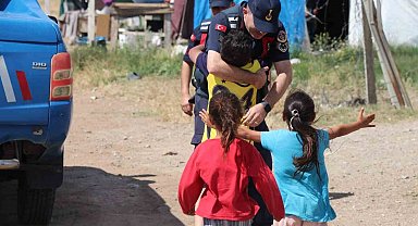 Jandarma Yozgat'ta çocukların yüzünü güldürdü