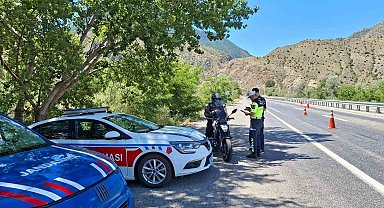 Jandarmadan Erzurum'da bir ayda 18 bin 305 araç kontrolü