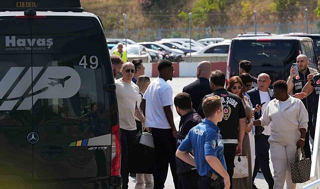 Jhon Duran, İstanbul'a geldi