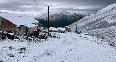 Kaçkar Dağları'ndan turistlere 'Beyaz sürpriz'