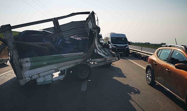 Kamyonet kamyona çarptı: 1 yaralı