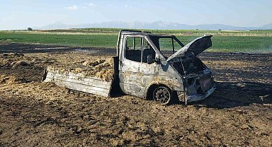 Kamyoneti samanlarla birlikte yanan üreticiye yardım eli uzandı
