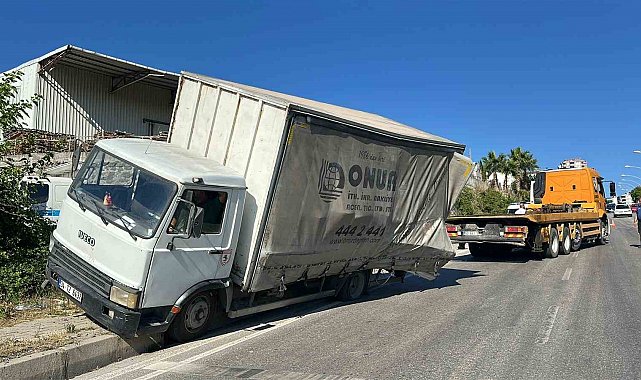 Kamyonetin freni patladı, facianın eşiğinden dönüldü