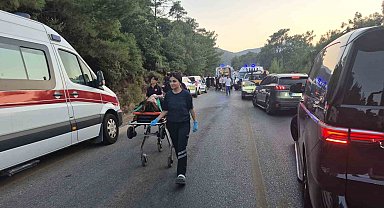 Kamyonetle otomobil kafa kafaya çarpıştı: 4 yaralı