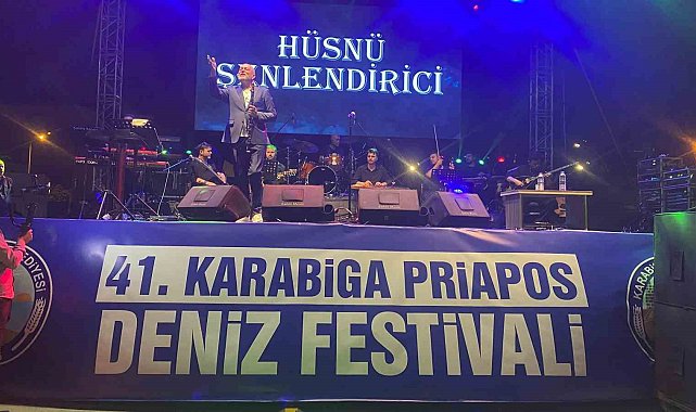 Karabiga'da Priapos Deniz Festivali'nde Hüsnü Şenlendirici ve Emre Fel rüzgarı esti