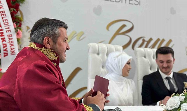 Karabük Belediyesi evliliğe adım atan gençlere desteğini sürdürüyor