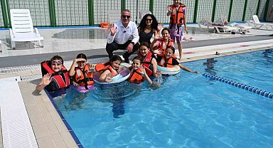 Karacabey'de yenilenen açık yüzme havuzu hizmete girdi